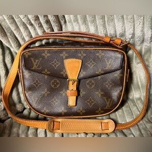 Louis Vuitton Genefeuille MM Crossbody Shoulder Bag
Monogram Brown